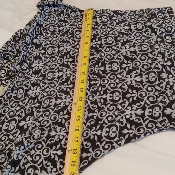 Marika The Balance Collection Women's Crew Cropped paisley Medium blouse .Casual - Picture 7 of 8